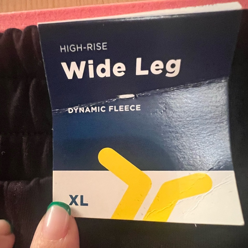 OLD NAVY 🖤WIDE LEG SPLIT ANKLE DYNAMIC FLEECE, LIGHT WEIGHT SIZE XL - Picture 2 of 5